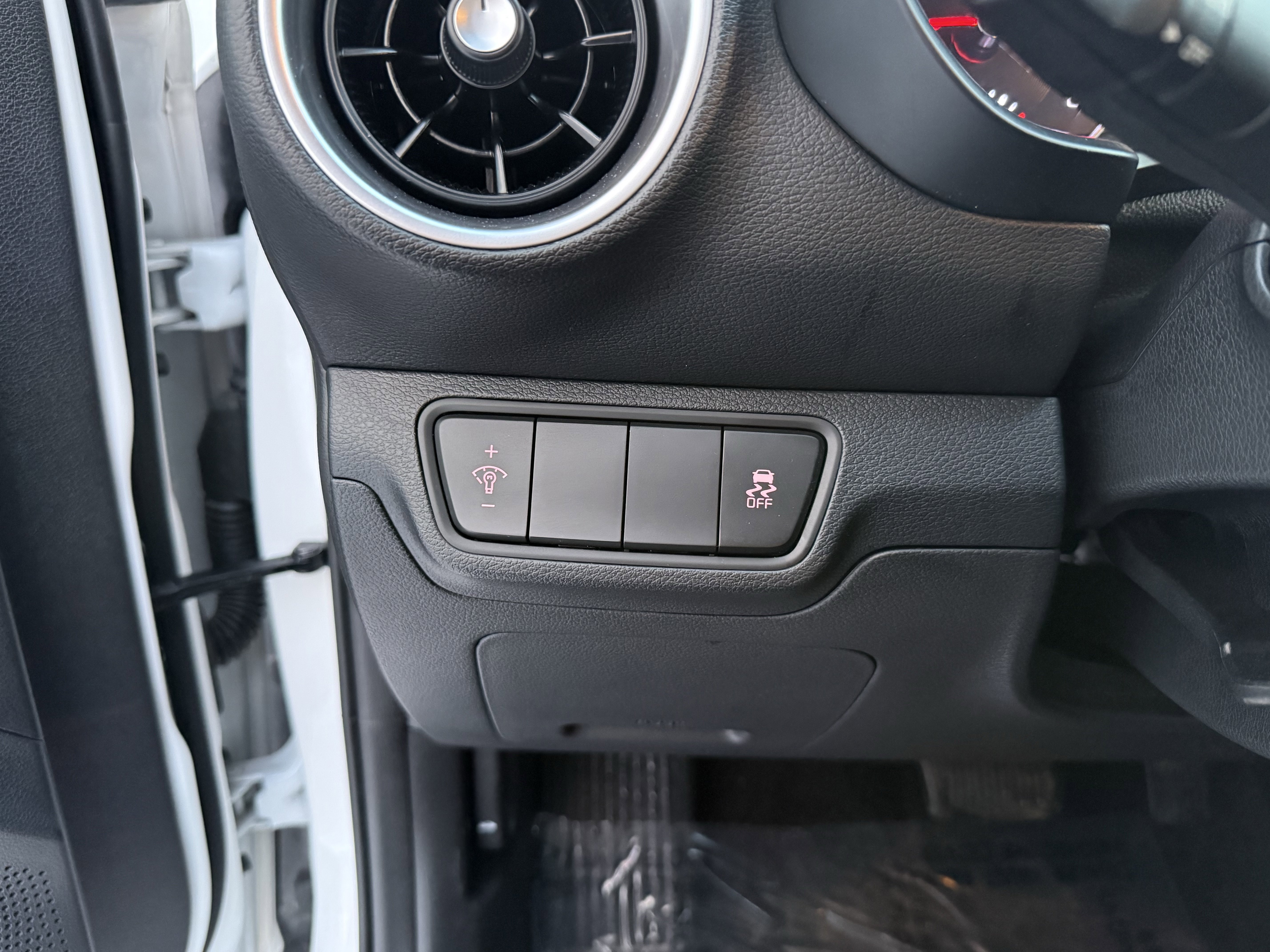 Used 2024 Kia Forte LXS image 12