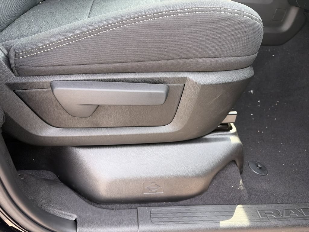 New 2026 RAM 2500 Big Horn AWD/4WD image 34