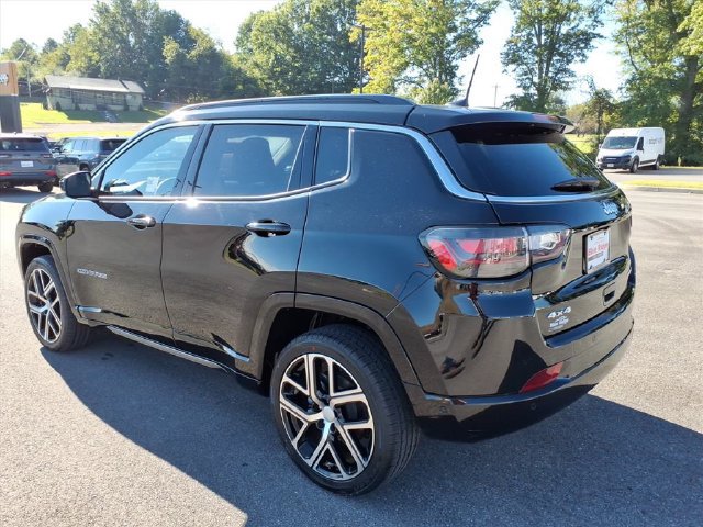 Used 2024 Jeep Compass Limited w/ Elite Group AWD/4WD image 9