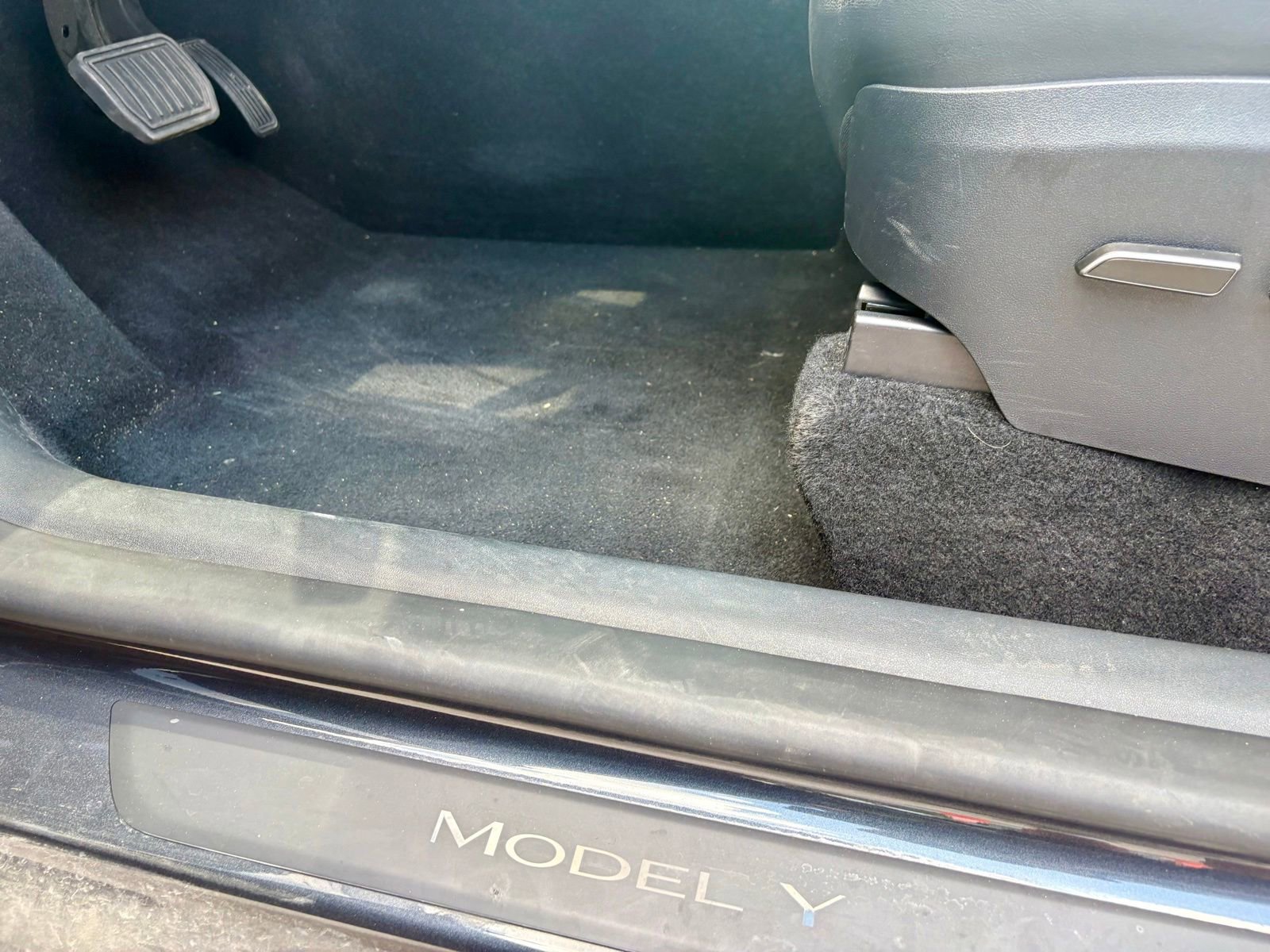 Used 2024 Tesla Model Y Long Range AWD/4WD image 15