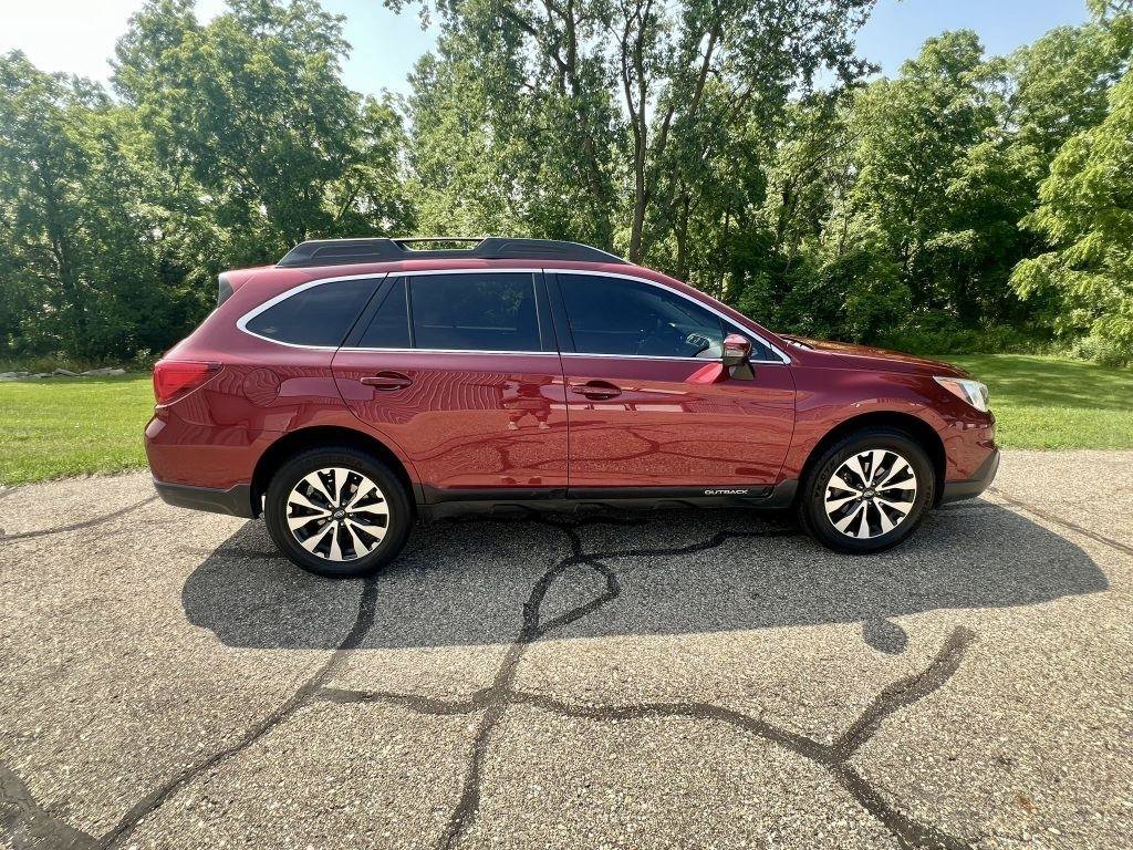 Used 2017 Subaru Outback 3.6R Limited AWD/4WD image 5