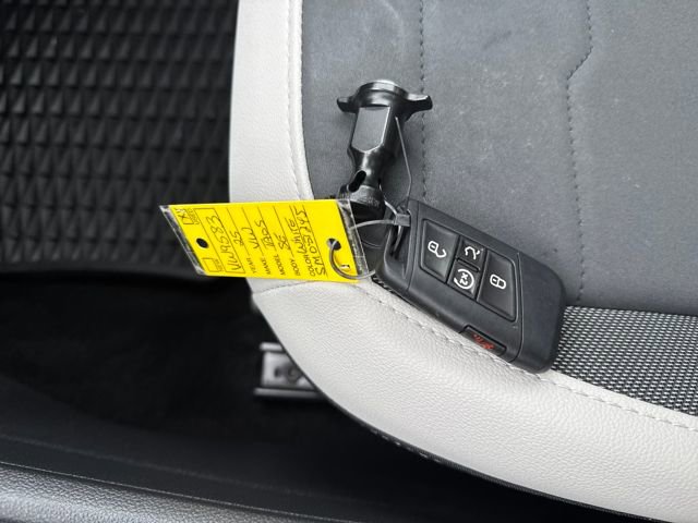 Certified 2025 Volkswagen Taos SE image 37