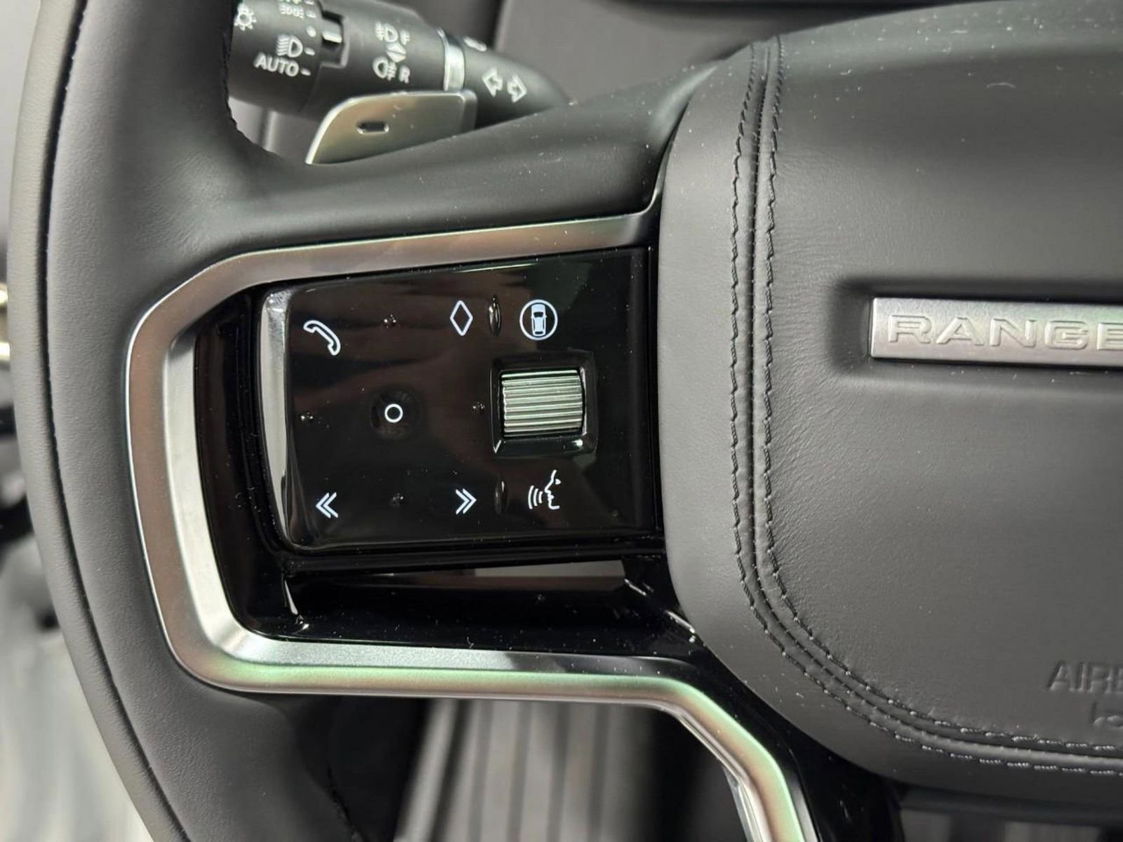 New 2026 Land Rover Range Rover Sport SE image 30