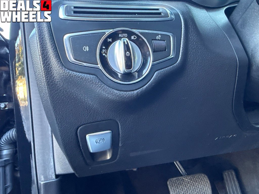 Used 2015 Mercedes-Benz C 300 Sedan image 18