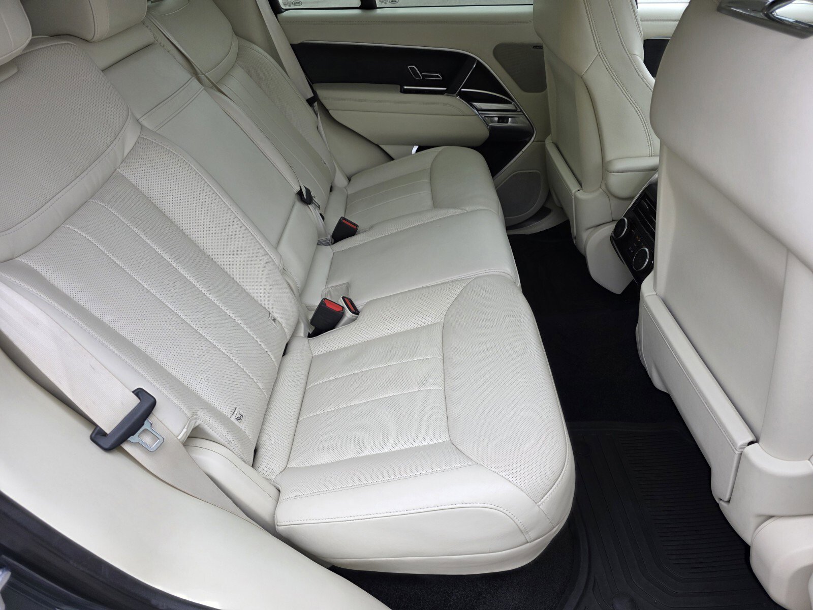 Certified 2023 Land Rover Range Rover SE image 5