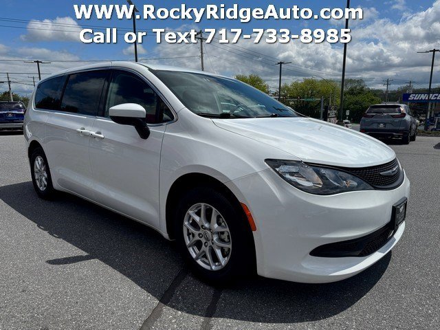 Used 2023 Chrysler Voyager LX FWD image 9
