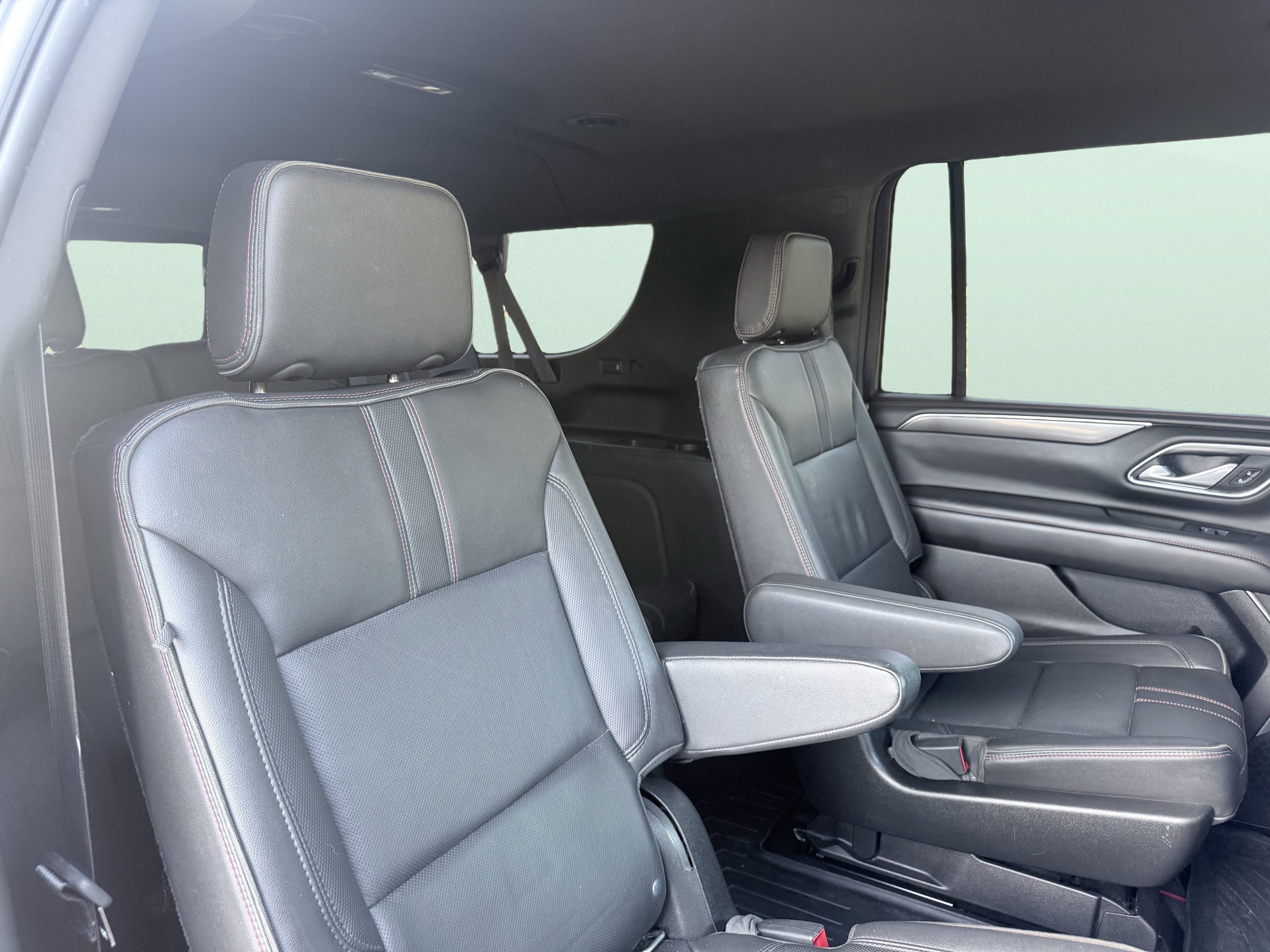 Used 2021 Chevrolet Suburban RST w/ Luxury Package AWD/4WD image 31