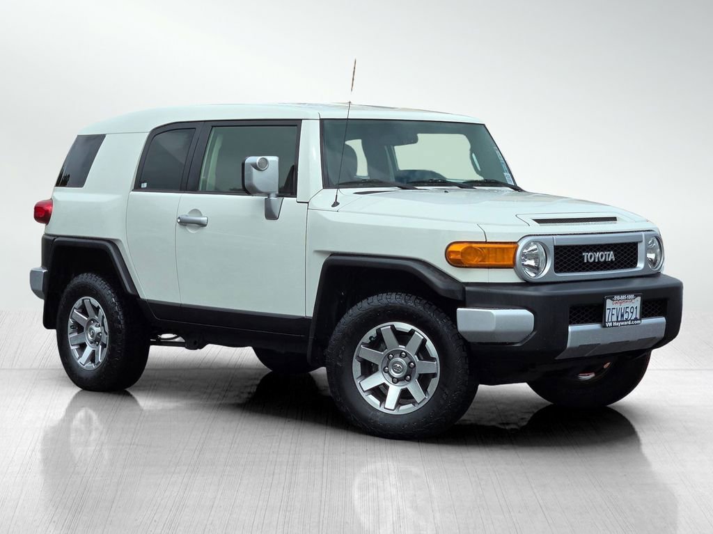 Used 2014 Toyota FJ Cruiser 4WD w/ Convenience Package image 2