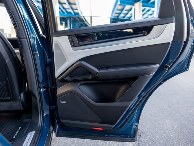 Certified 2025 Porsche Cayenne Coupe image 47