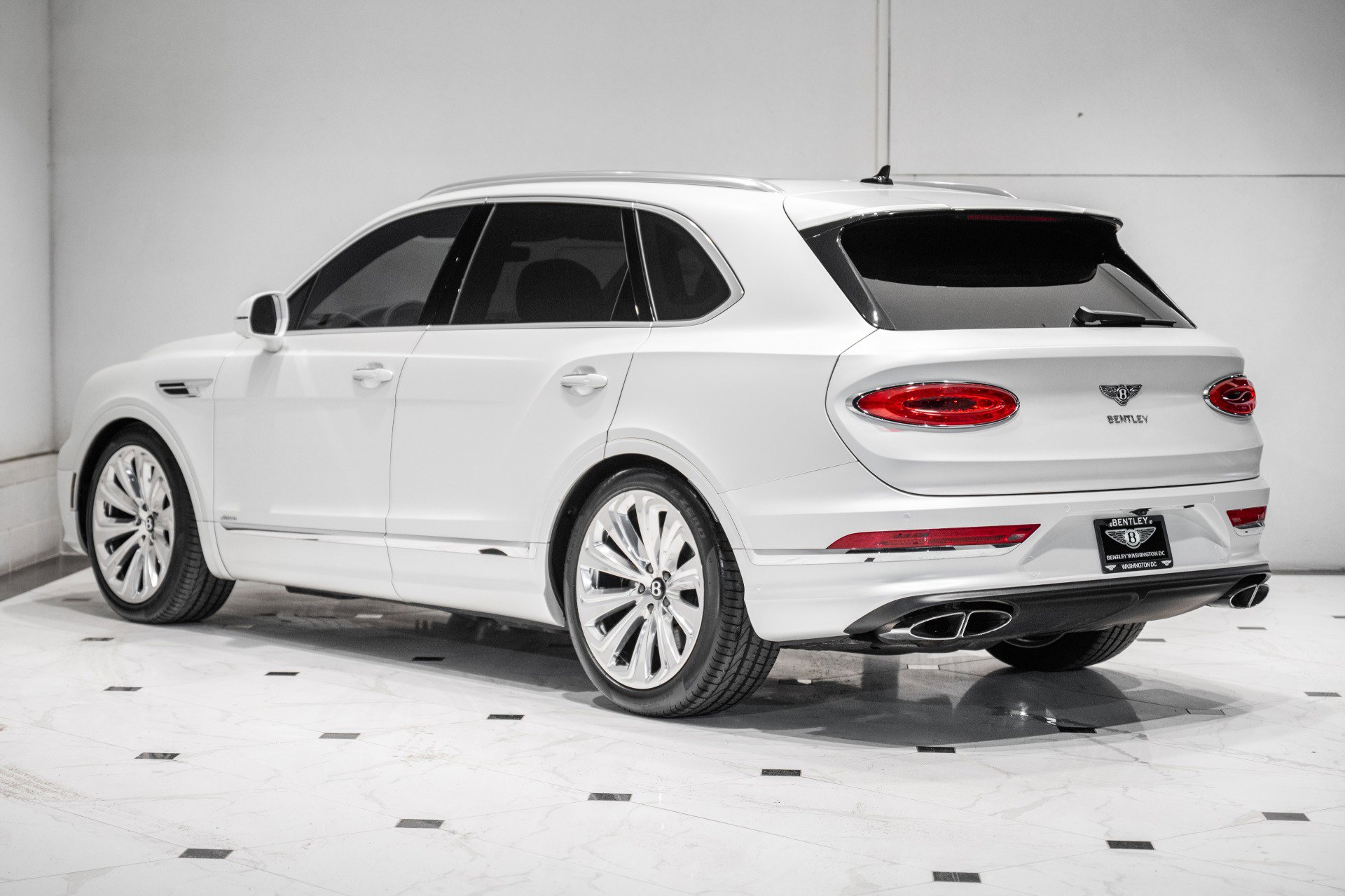 Used 2023 Bentley Bentayga image 3