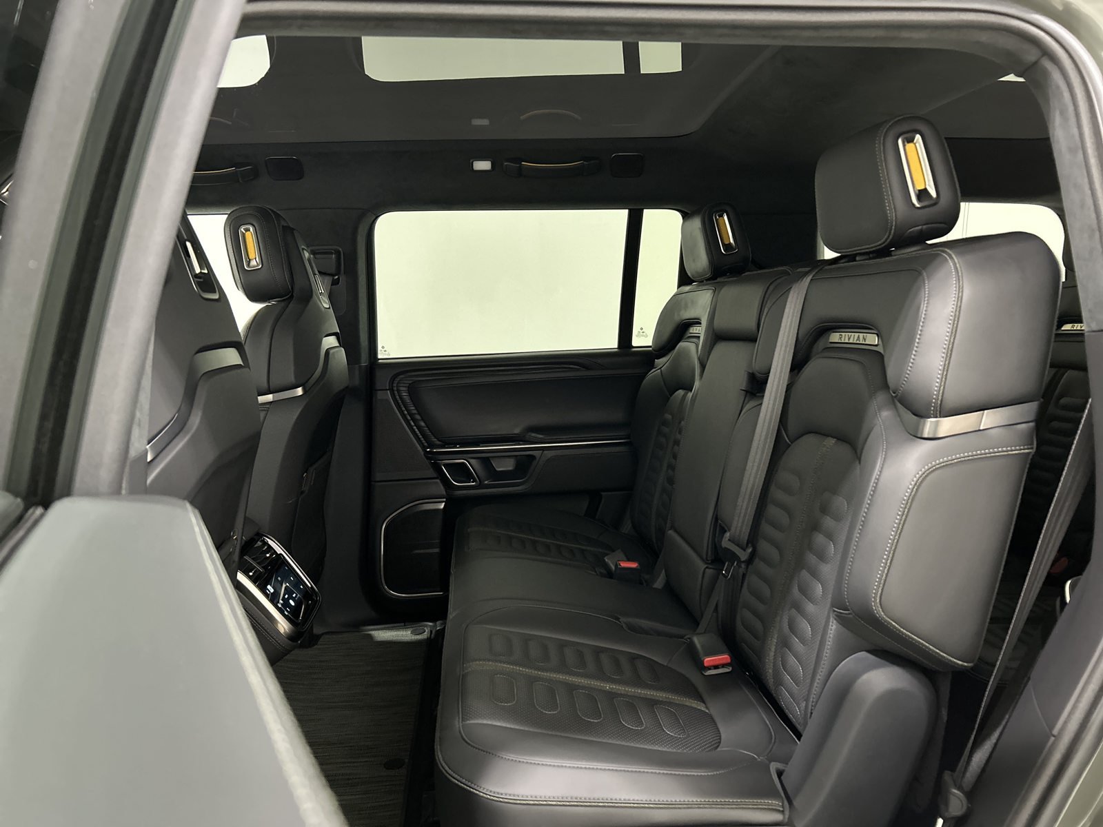 Used 2022 Rivian R1S Launch Edition Quad AWD/4WD image 21
