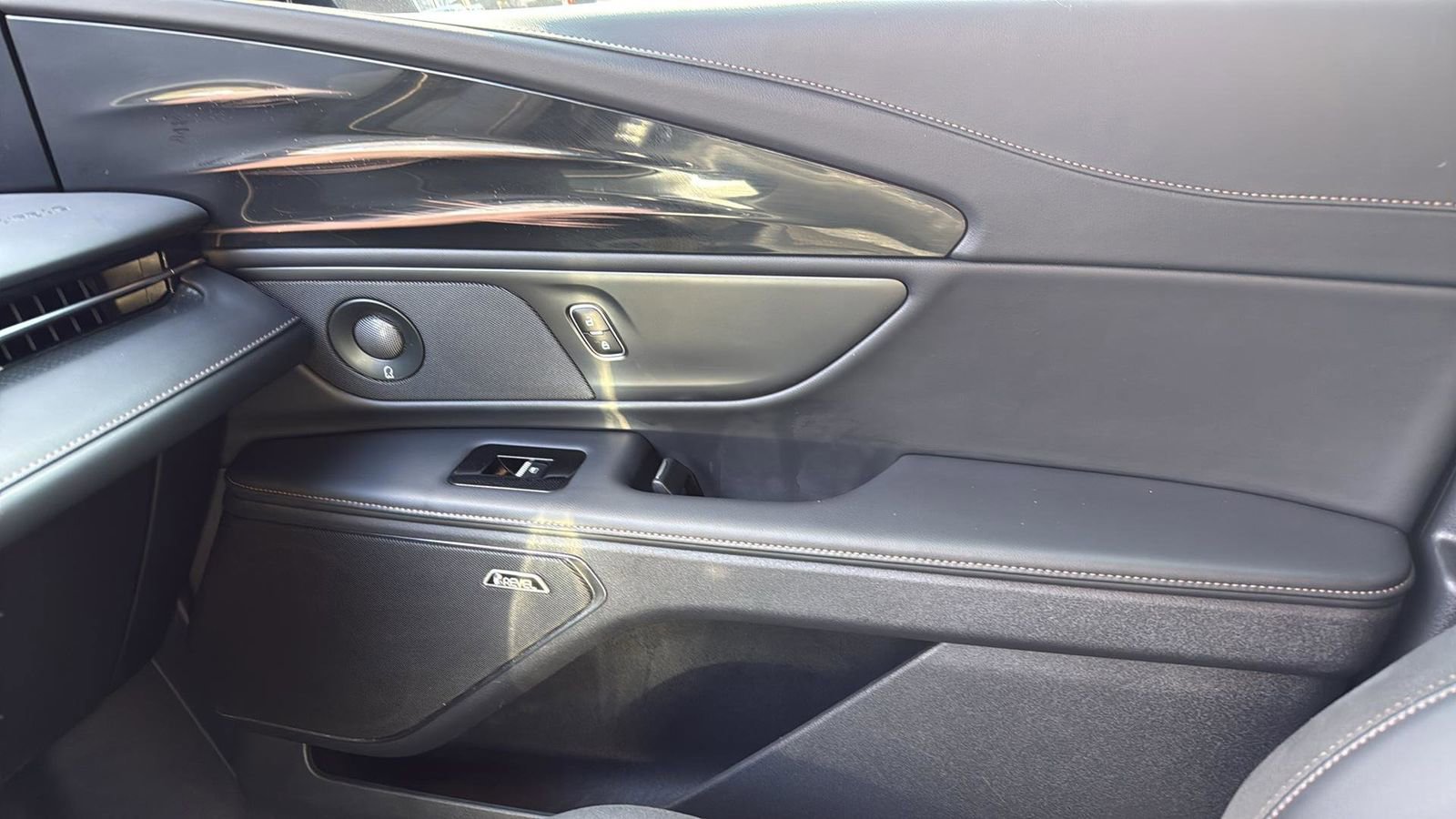 Certified 2024 Lincoln Nautilus Reserve w/ Equipment Group 202A image 24