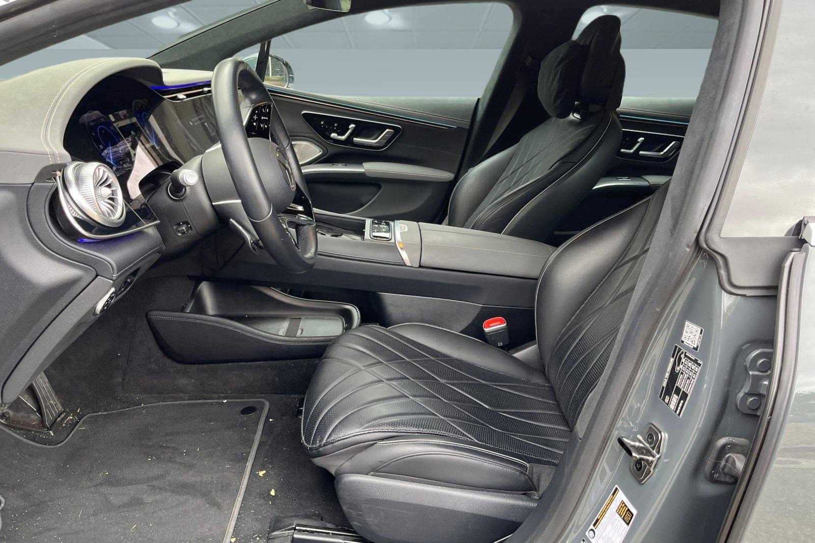 Used 2024 Mercedes-Benz EQS 580 4MATIC Sedan image 3