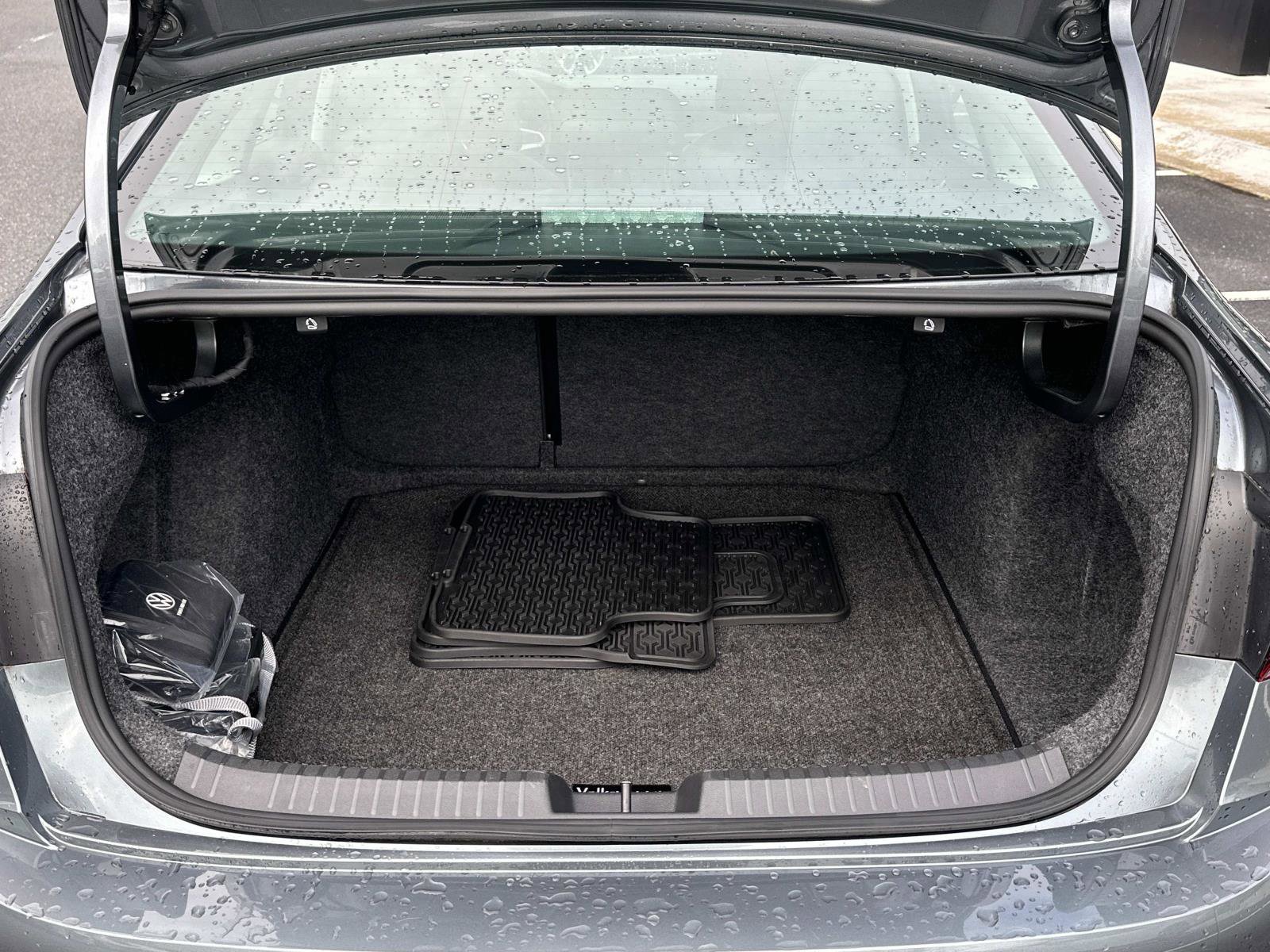 Used 2022 Volkswagen Jetta SE w/ Panoramic Sunroof Package image 11