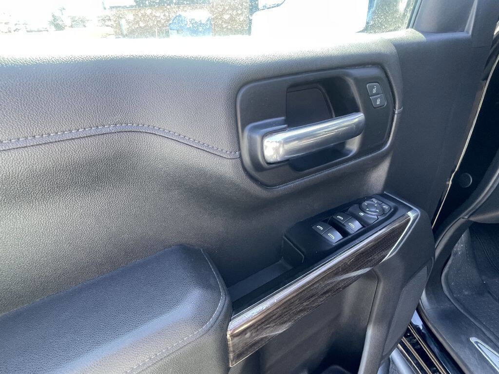 Used 2019 Chevrolet Silverado 1500 LT Trail Boss AWD/4WD image 18