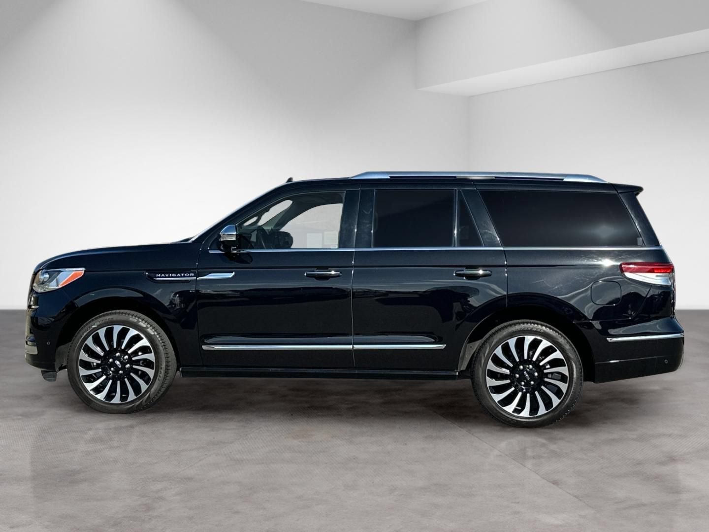 Used 2023 Lincoln Navigator Black Label AWD/4WD image 3