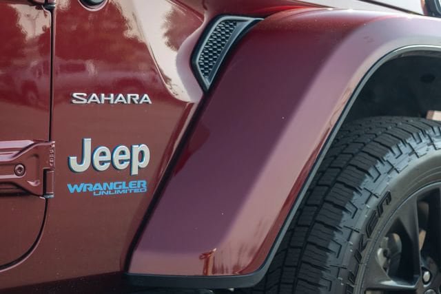 Used 2021 Jeep Wrangler Unlimited Sahara w/ Cold Weather Group AWD/4WD image 37