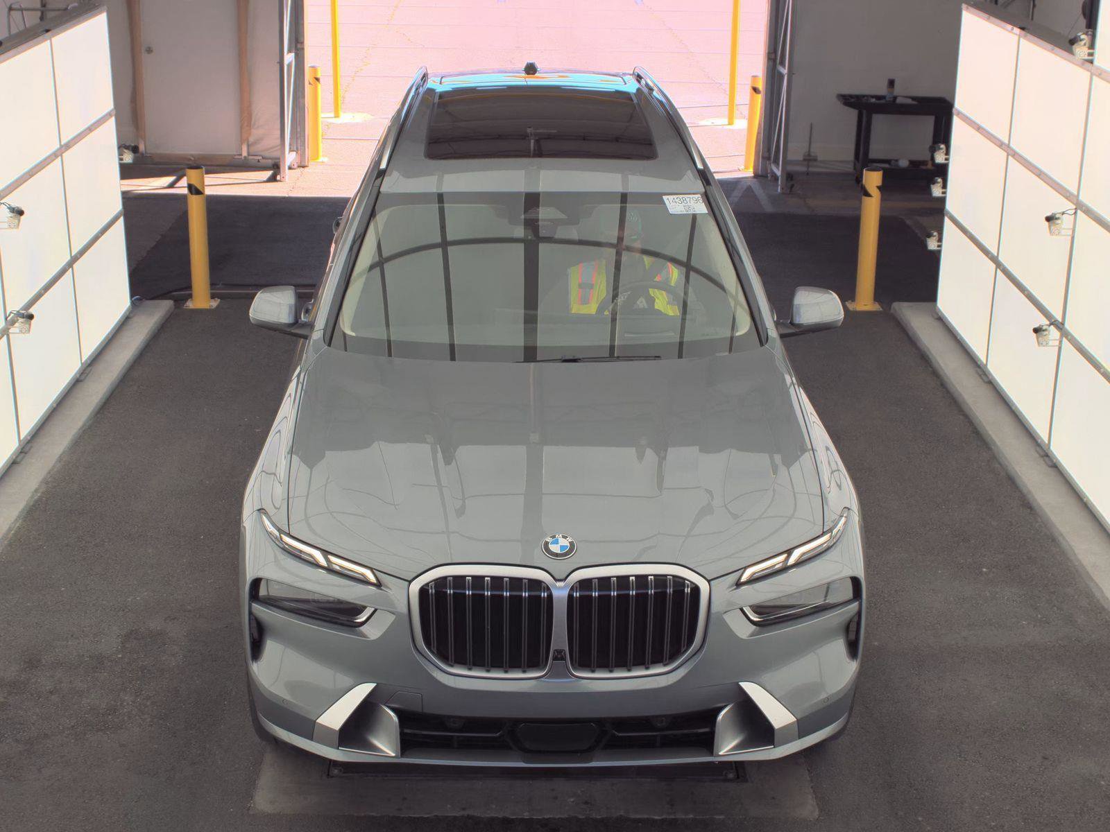 Used 2025 BMW X7 xDrive40i image 3