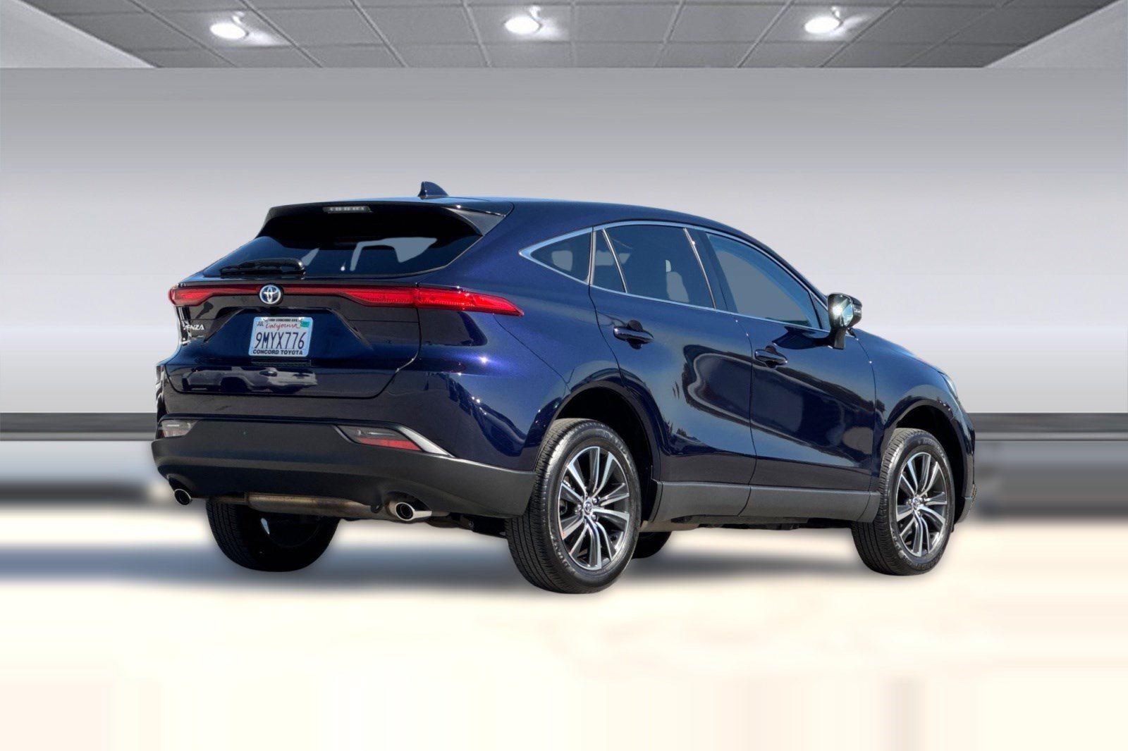 Used 2024 Toyota Venza LE AWD/4WD image 9