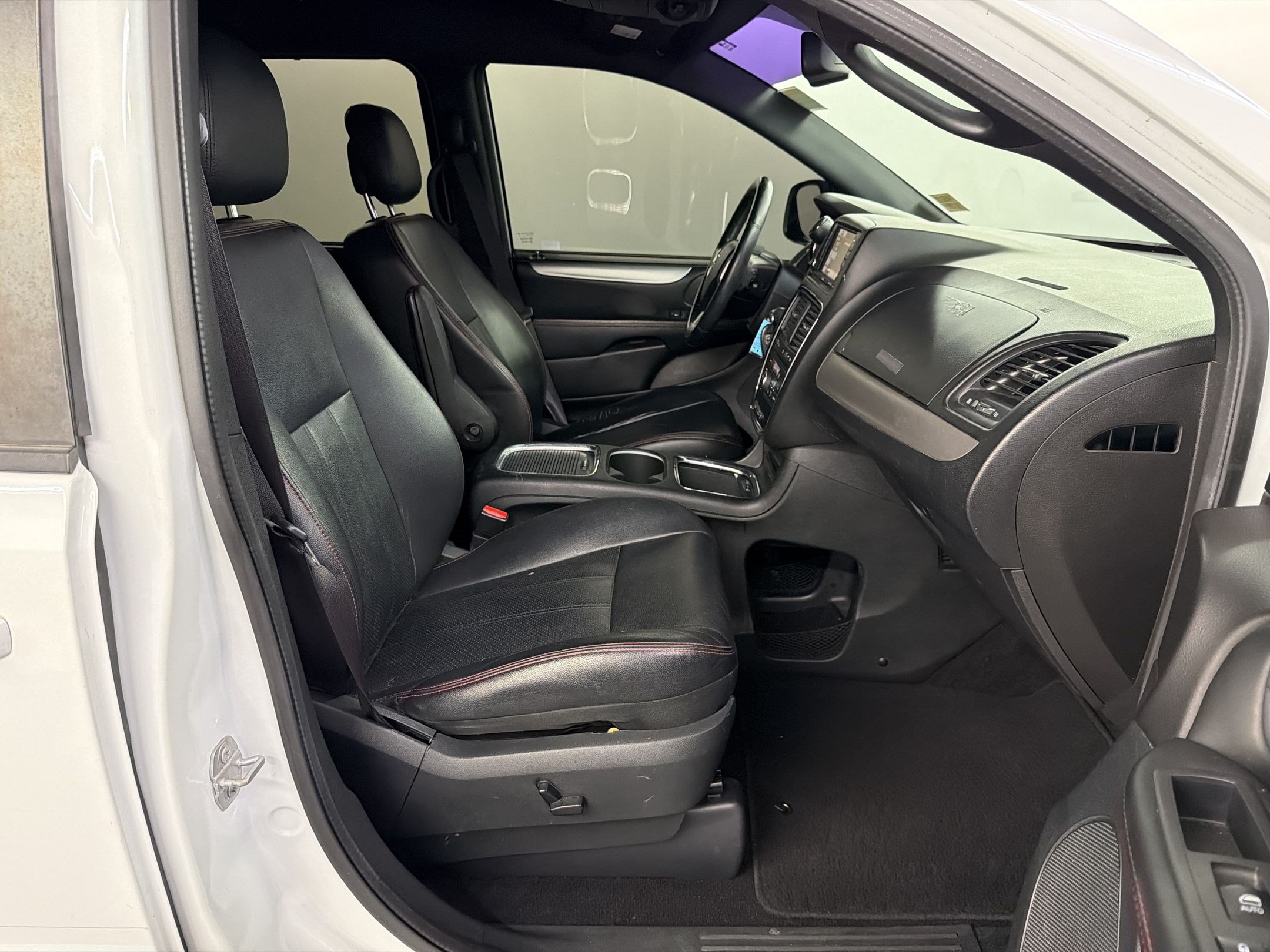 Used 2017 Dodge Grand Caravan GT FWD image 21