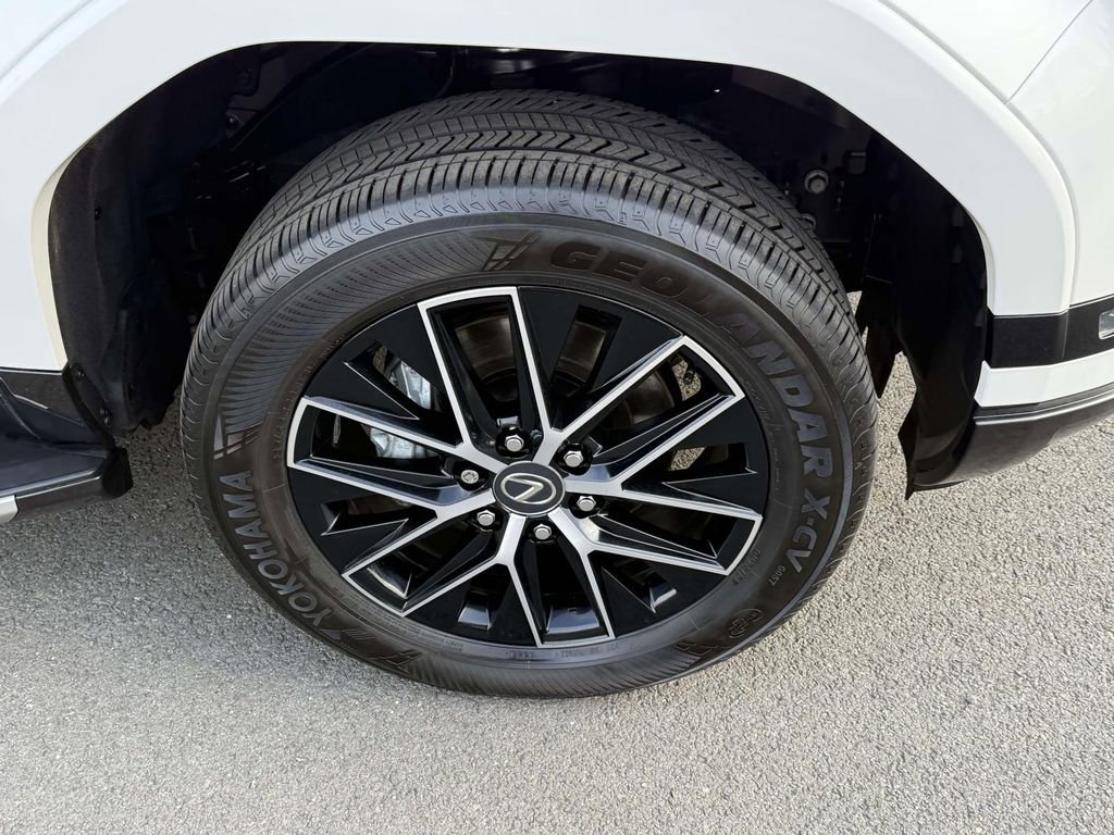 Used 2024 Lexus GX 550 w/ Accessory Package (Z1) image 7