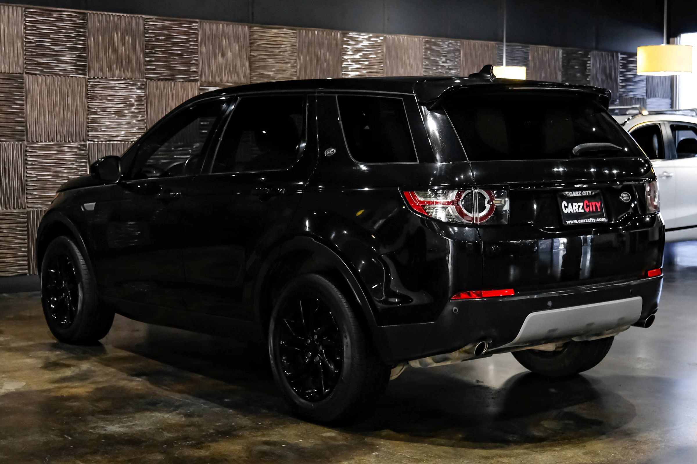 Used 2016 Land Rover Discovery Sport HSE AWD/4WD image 10