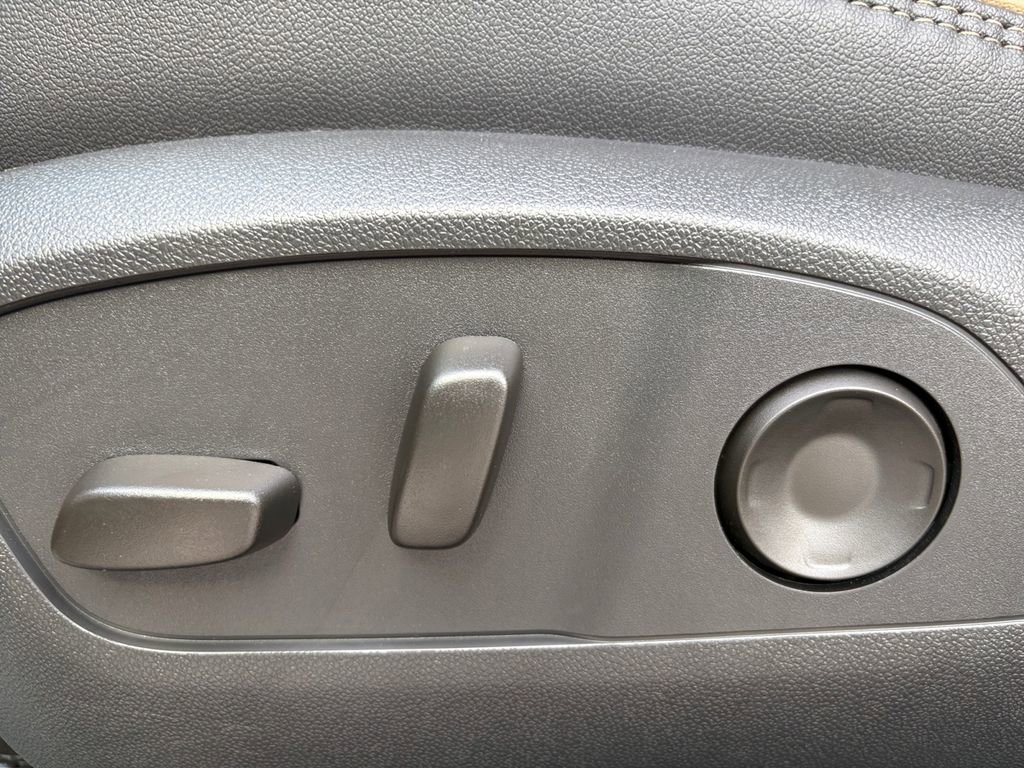 New 2026 Chevrolet Traverse High Country FWD image 16