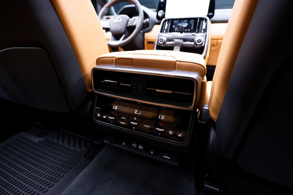 Used 2025 Lexus LX 600 4WD w/ Appearance Package image 47