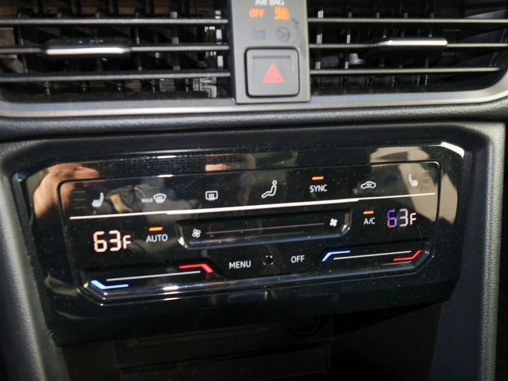 Certified 2025 Volkswagen Taos SE image 20