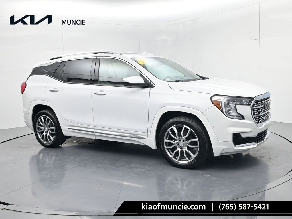 Used 2023 GMC Terrain Denali w/ Denali Premium Package AWD/4WD image 1