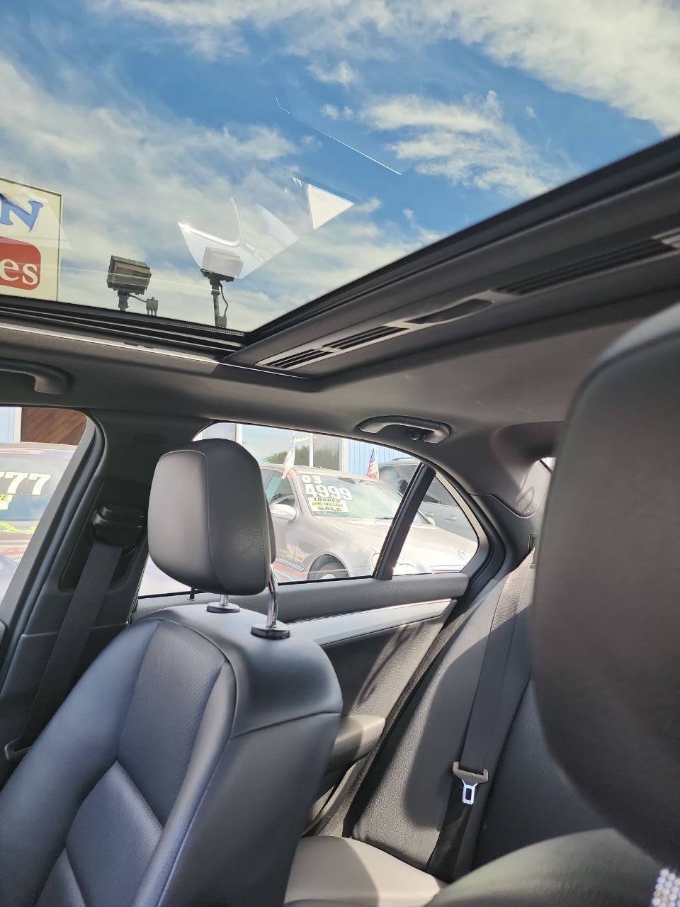 Used 2008 Mercedes-Benz C 300 Sedan image 26