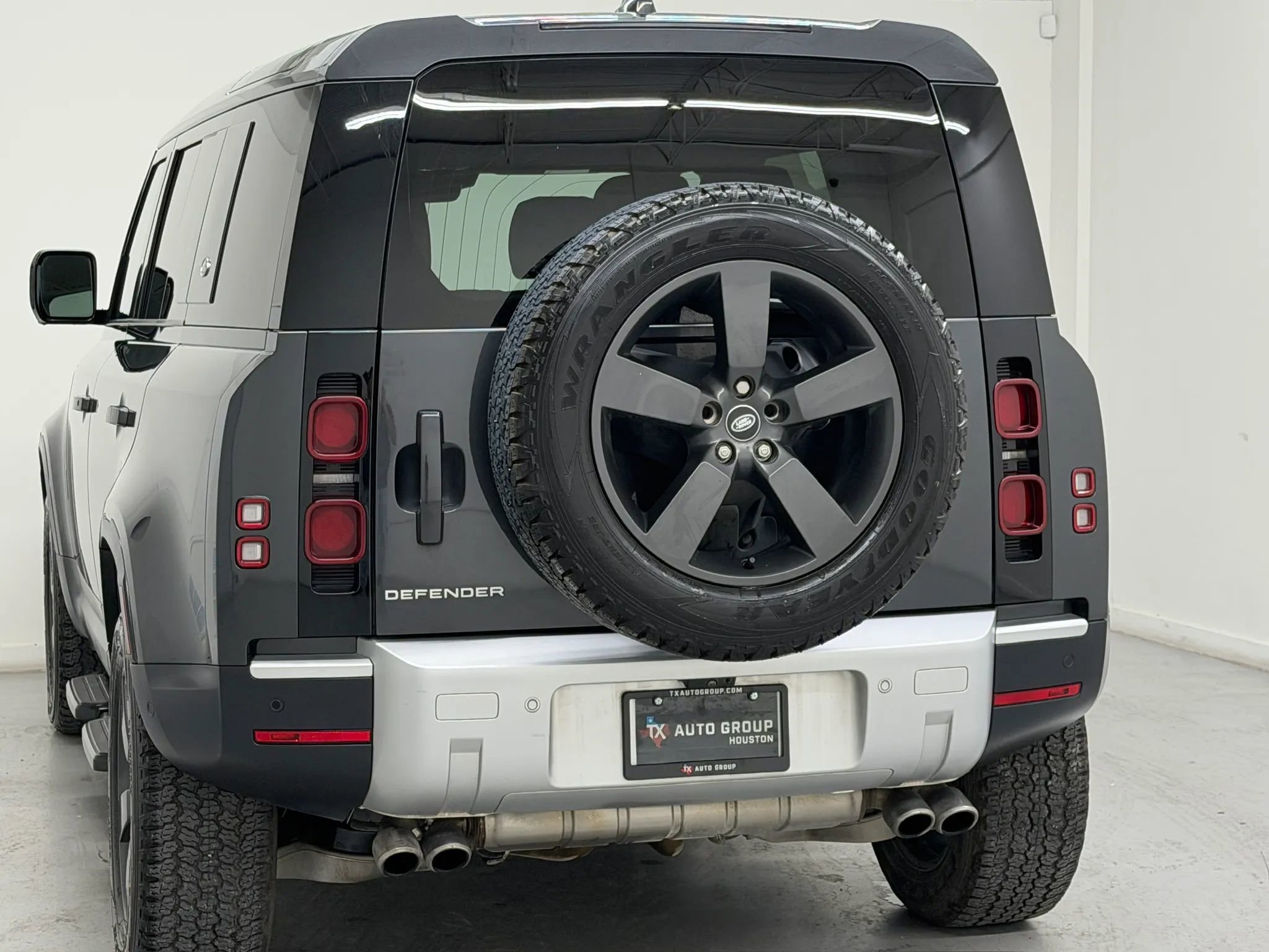 Used 2024 Land Rover Defender 110 SE AWD/4WD image 40
