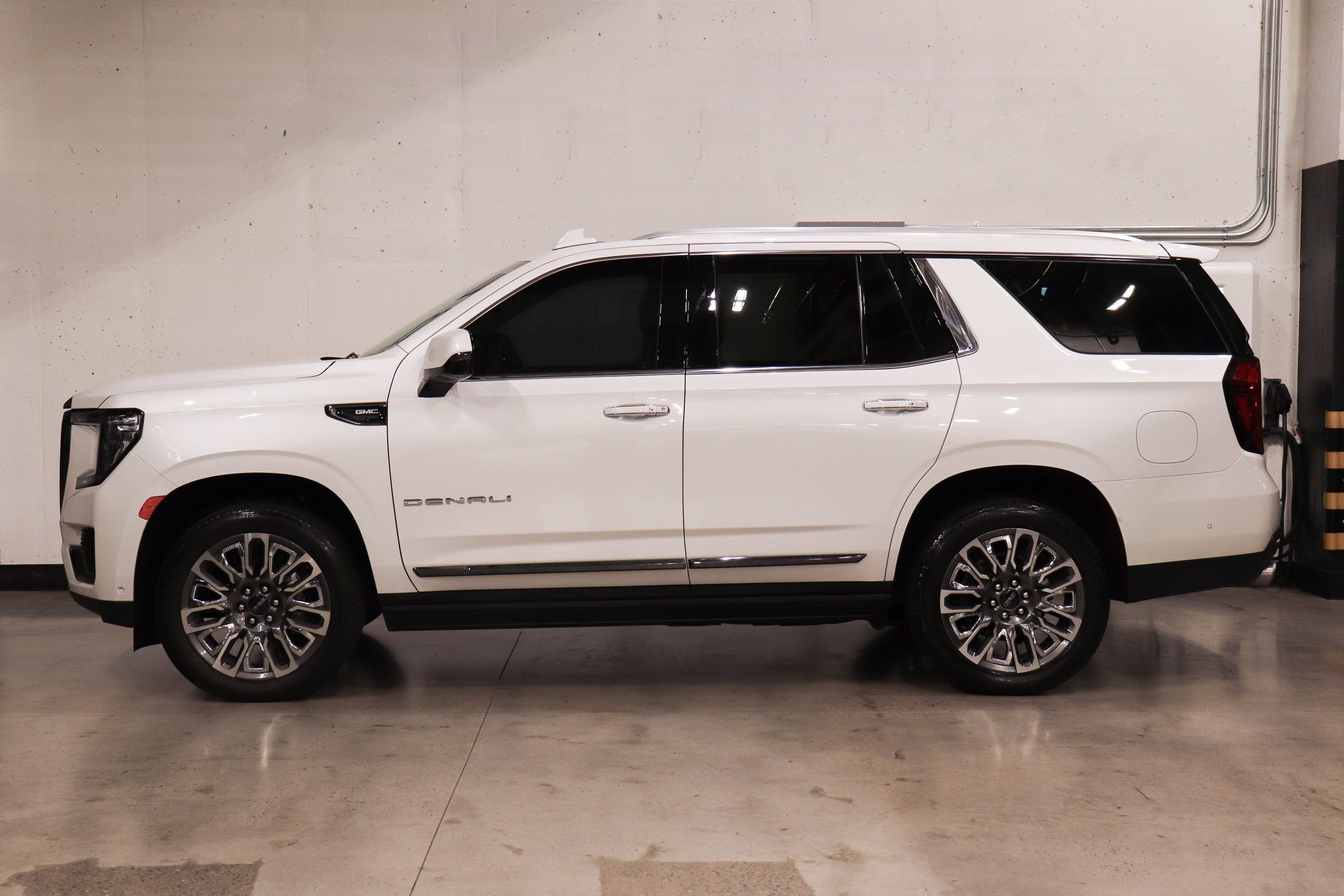 Used 2023 GMC Yukon Denali Ultimate image 2