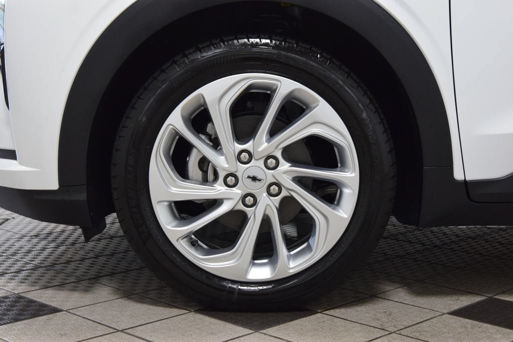 New 2027 Chevrolet Bolt LT FWD image 24