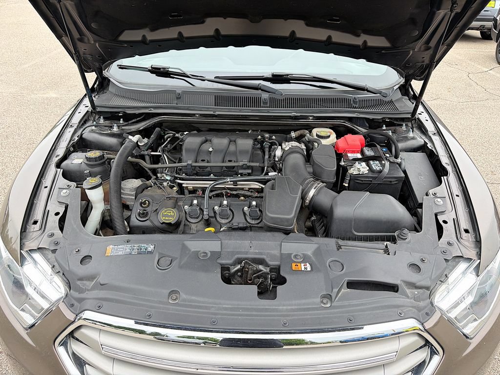 Used 2016 Ford Taurus SEL FWD image 31