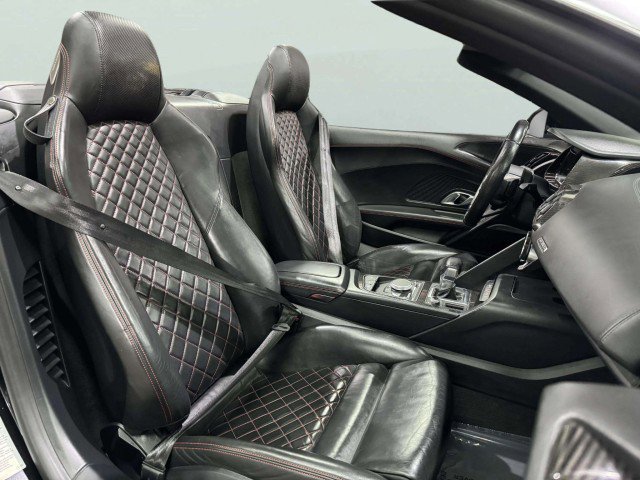 Used 2017 Audi R8 V10 w/ Carbon Exterior Package image 42