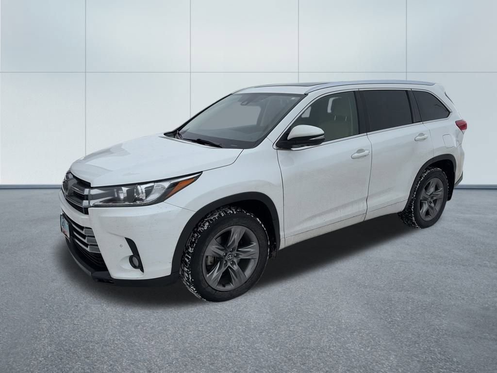 Used 2017 Toyota Highlander Limited Platinum image 3