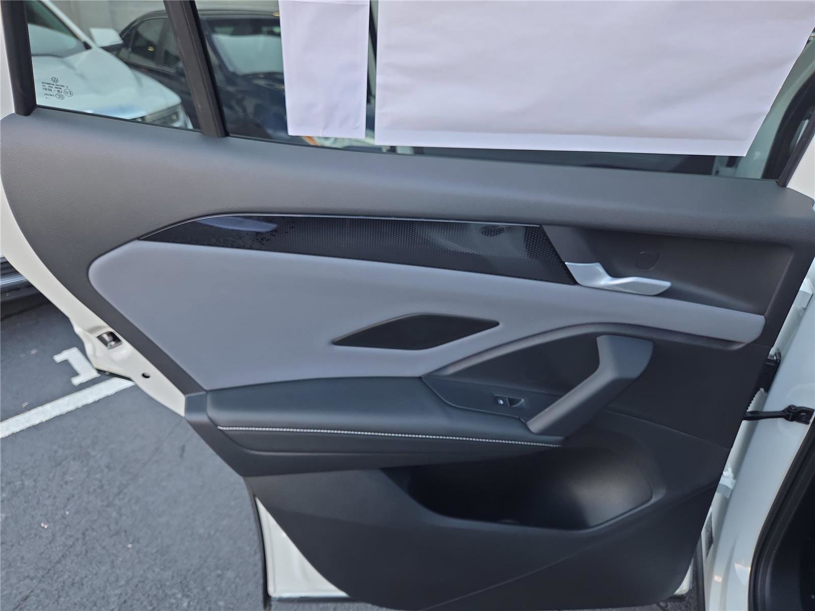 New 2025 Volkswagen Tiguan SE R-Line image 27