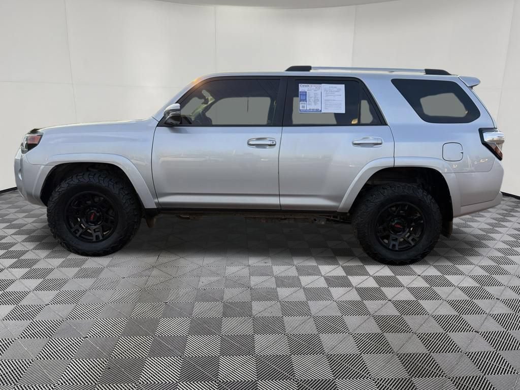 Used 2022 Toyota 4Runner SR5 Premium w/ Moonroof Package AWD/4WD image 4