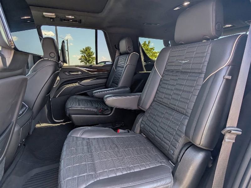 Used 2021 Cadillac Escalade Sport Platinum AWD/4WD image 6