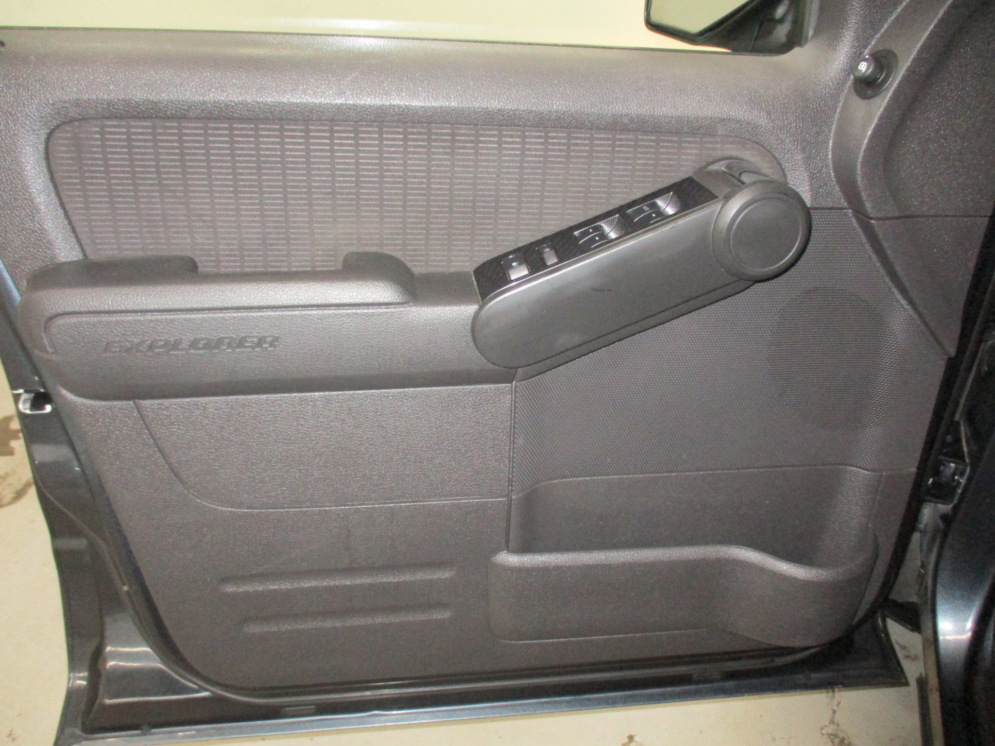 Used 2010 Ford Explorer XLT image 12