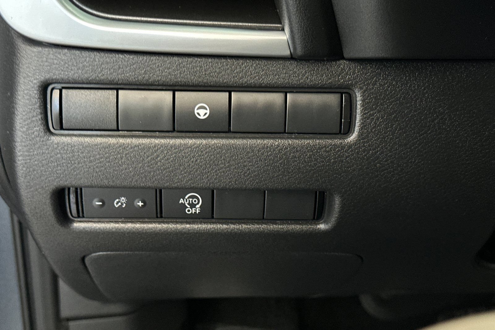 Used 2023 Nissan Rogue SV FWD image 35