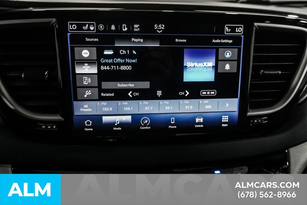 Used 2023 Chrysler Pacifica Touring-L FWD image 38