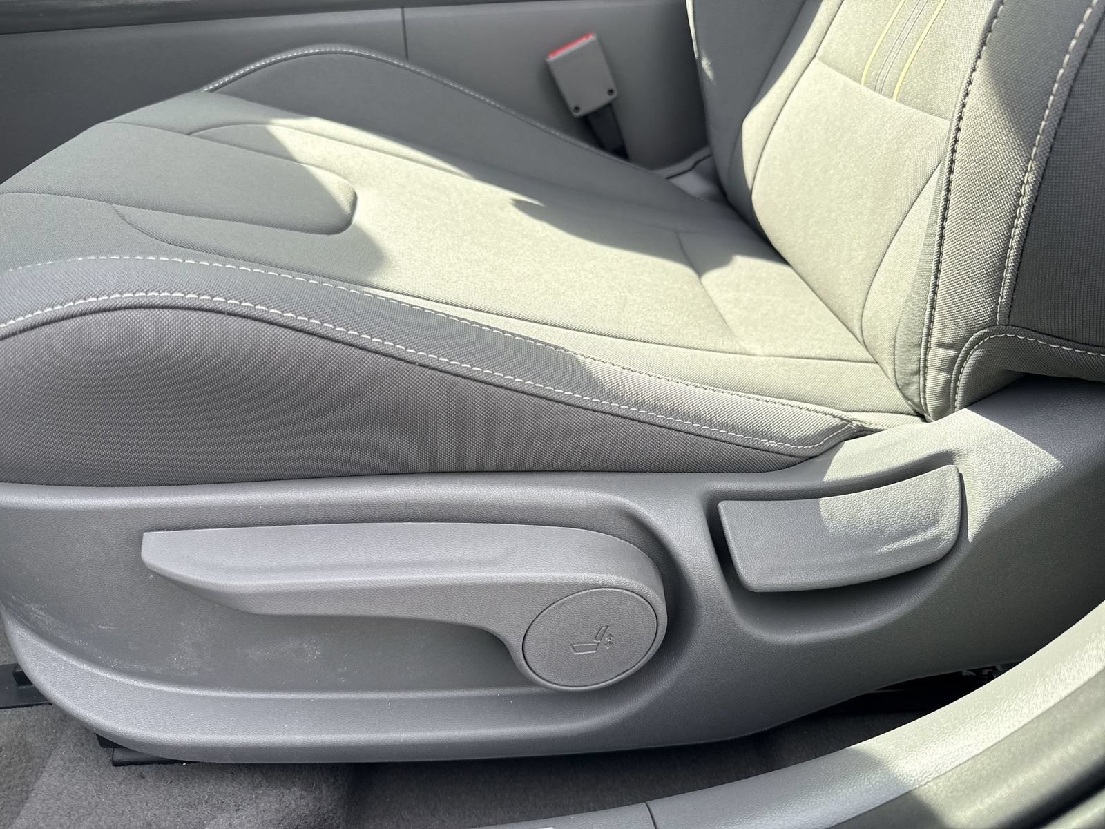 New 2026 Hyundai Elantra Sport FWD image 15