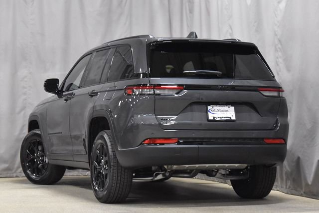 New 2025 Jeep Grand Cherokee Altitude image 2