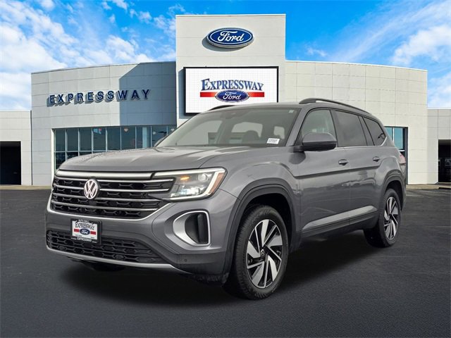 Used 2025 Volkswagen Atlas SE image 2