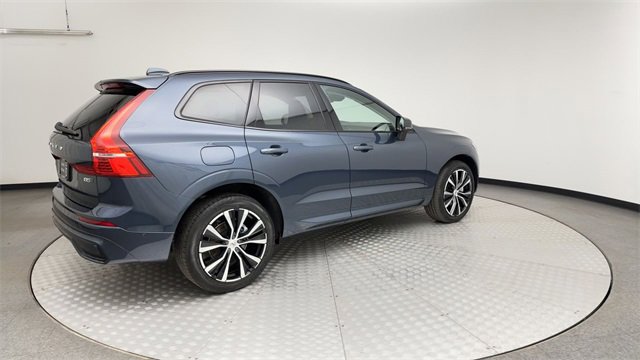 Used 2025 Volvo XC60 B5 Plus image 2