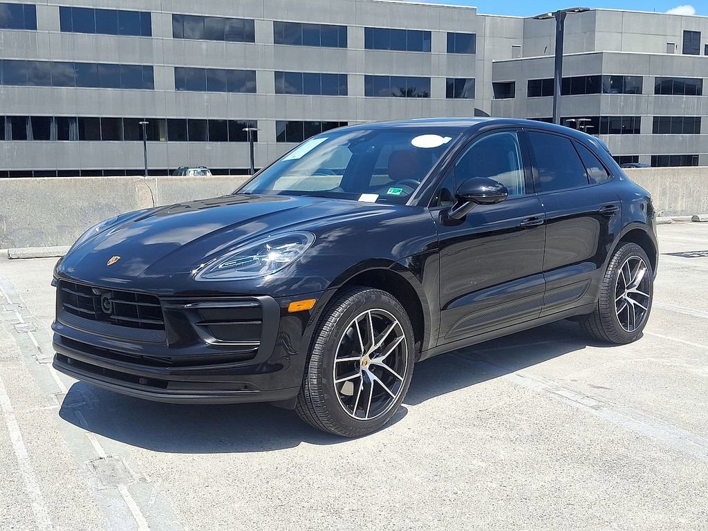 Certified 2024 Porsche Macan image 1