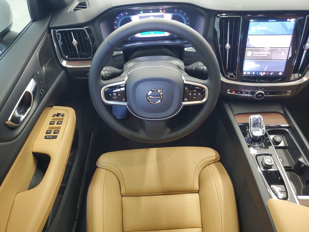 New 2025 Volvo V60 B5 Cross Country Ultra w/ Protection Package Premier image 17