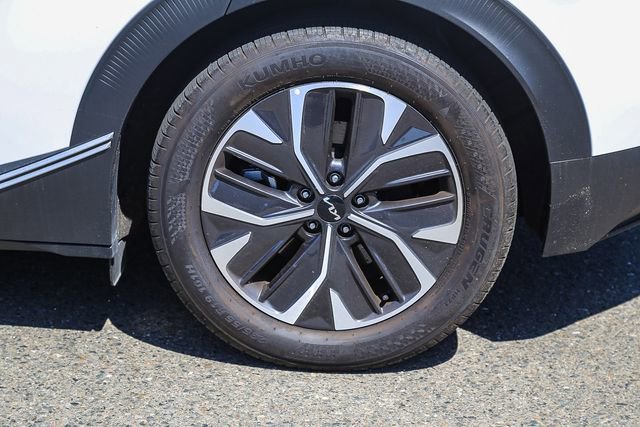 Used 2024 Kia EV6 Light RWD image 12
